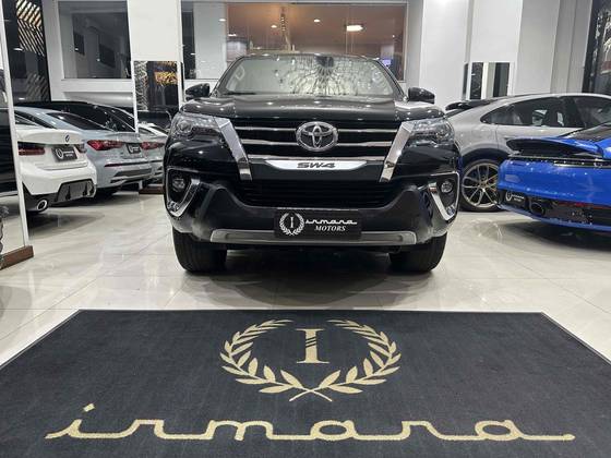 TOYOTA HILUX SW4 2.8 SRX DIAMOND 4X4 7 LUGARES 16V TURBO INTERCOOLER DIESEL 4P AUTOMÁTICO